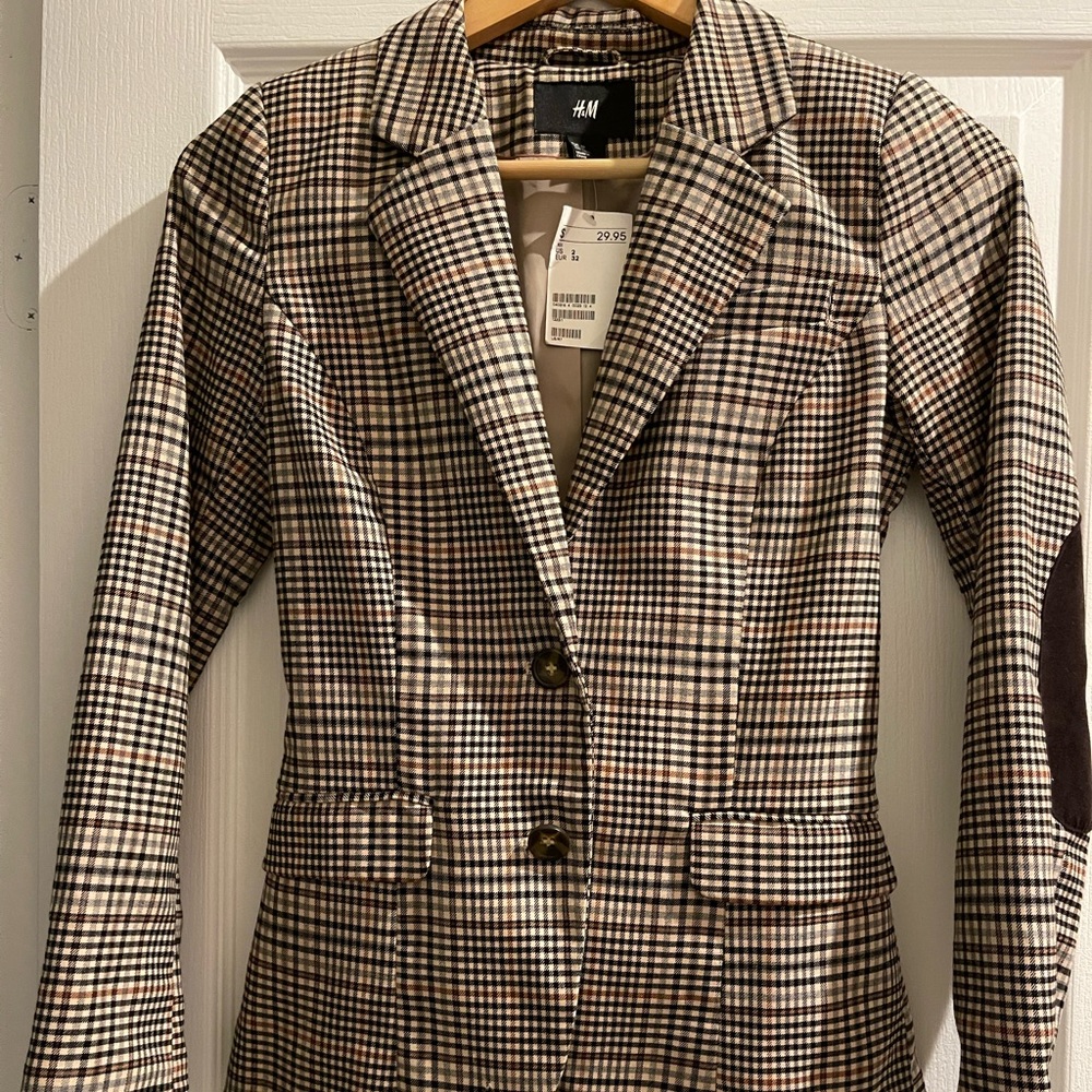H & M plaid blazer. Never worn smoke free pet free home.
